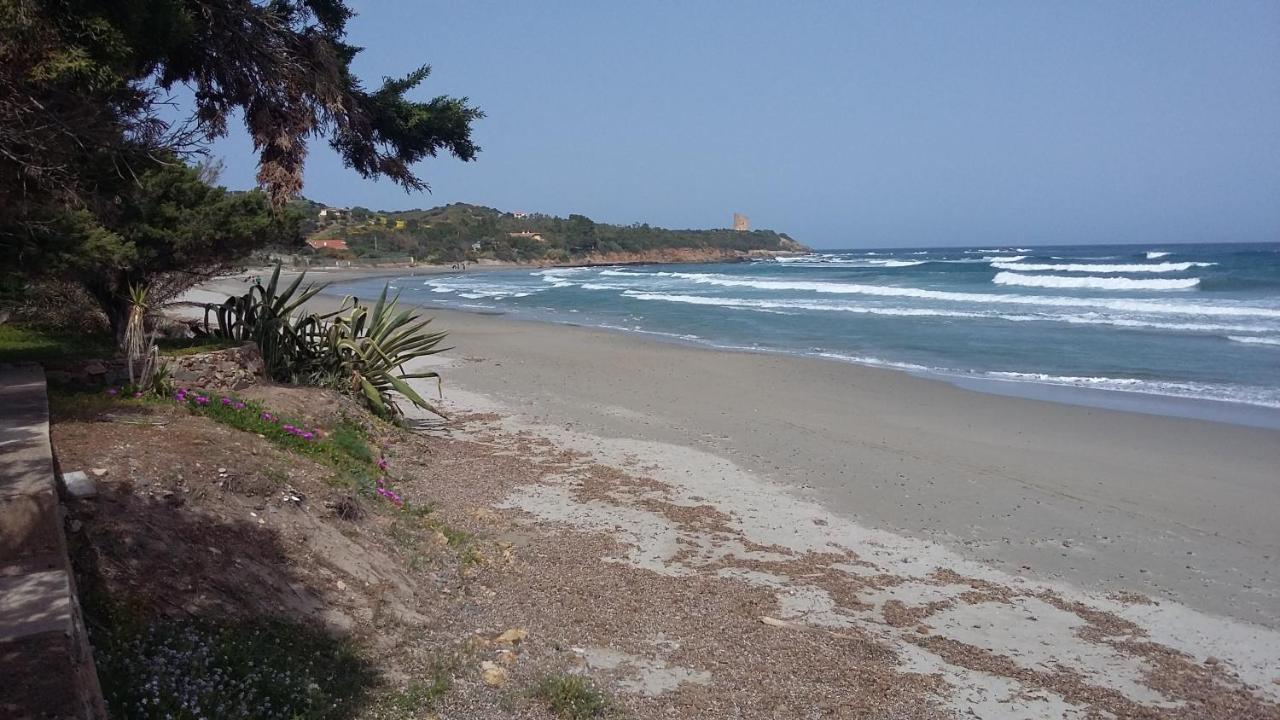 La Casetta Rosa Tertenia Luaran gambar